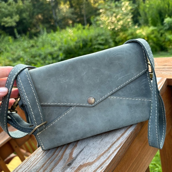 Portland Leather Envelope Convertible Crossbody Bag - Picture 3 of 5